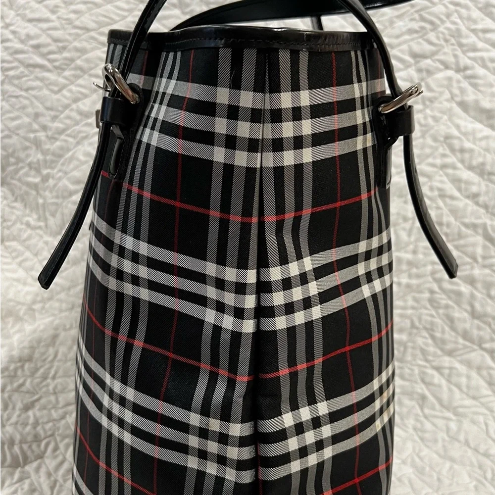 Burberry Bucket - Picture 6 of 9
